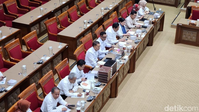 Menteri Kebudayaan Fadli Zon mengungkap ada 6 faktor yang membuat penulisan ulang sejarah Indonesia harus dilakukan. (Adrial/detikcom).