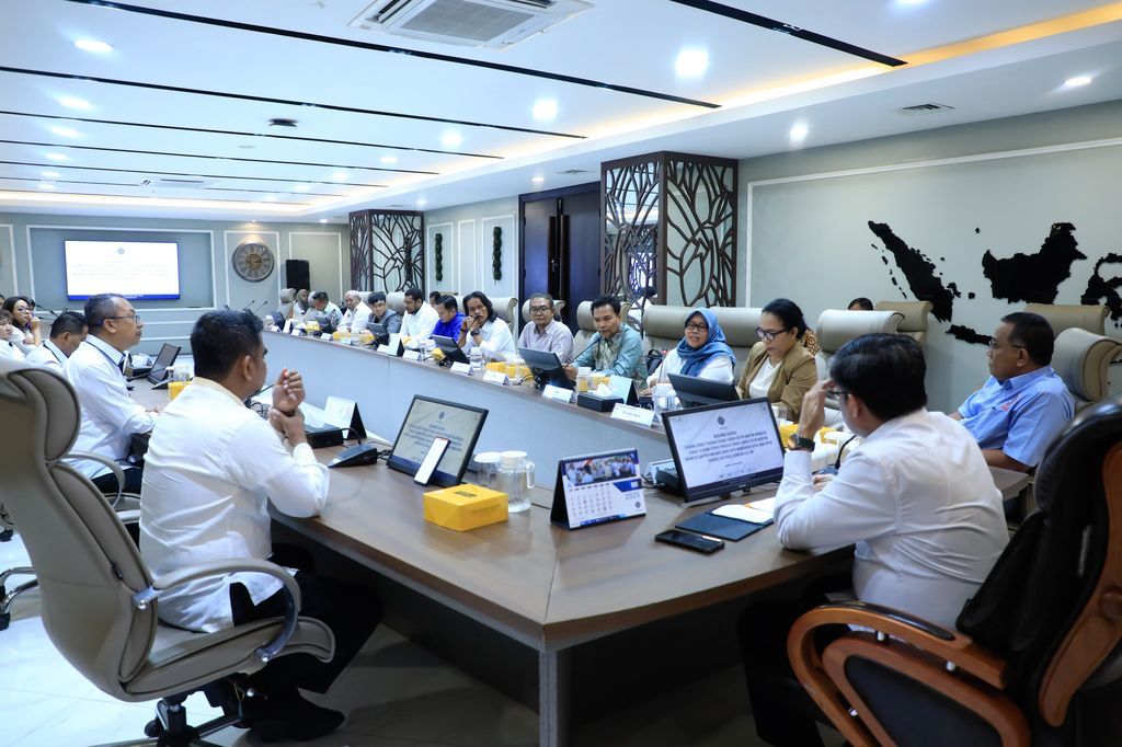 Menteri Ketenagakerjaan Yassierli (Menaker) saat menerima  Jejaring Serikat Pekerja/Serikat Buruh Sektor Maritim Indonesia di Kemnaker, Jakarta, Senin (26/5/2025). (Dok. Kemnaker)