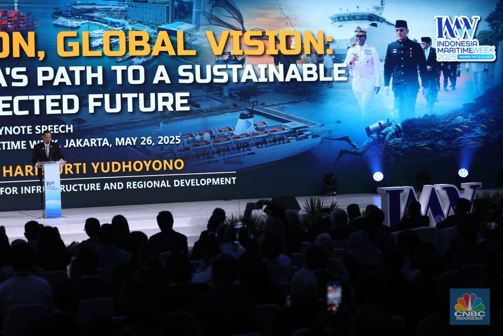Menteri Koordinator Bidang Infrastruktur dan Pembangunan Kewilayahan, Agus Harimurti Yudhoyono menyampaikan sambutan saat menghadiri pembukaan Indonesia Maritimr Week 2025 di Jakarta International Convention Centre (JICC), Senayan, Jakarta, Senin (26/5/2025). (CNBC Indonesia/Tri Susilo)