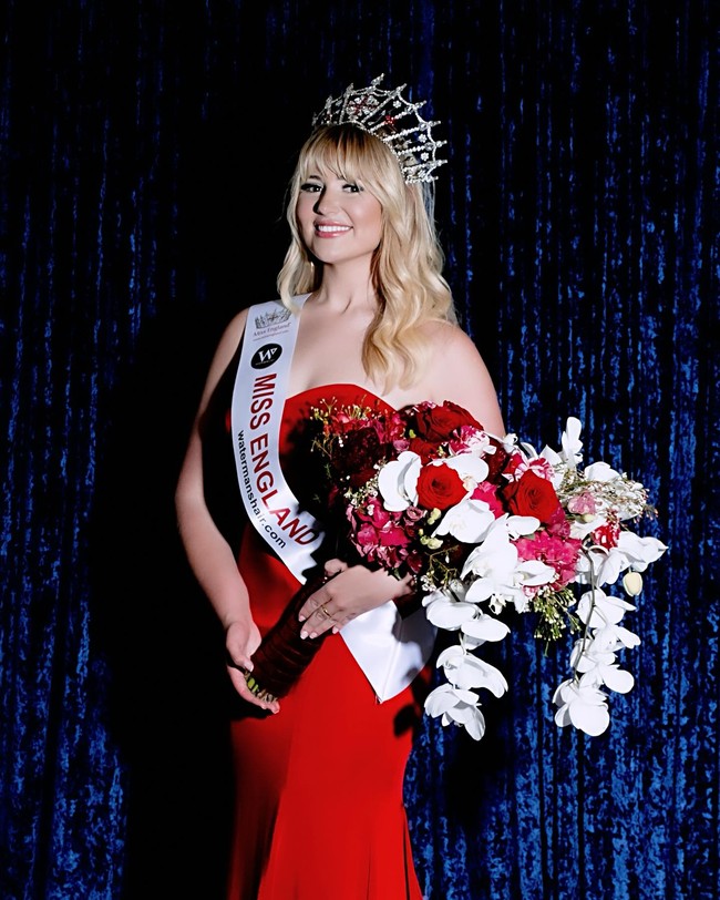 Setelah malam itu, Milla Magee menelepon ibunya sambil menangis dan mengatakan dia dan kontestan lain sedang dieksploitasi. Pada tanggal 16 Mei, Milla memberi tahu penyelenggara Miss World bahwa dia memutuskan untuk mengundurkan diri dan terbang pulang ke Newquay, Cornwall.Foto: Instagram @milla.magee