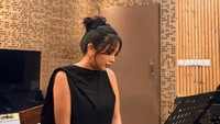 Beberapa lagu yang pernah dibawakan di antaranya Doakan Aku Tegar, Juragan Empang, dan Cinta Takkan Usai. Foto: instagram Mutia Ayu