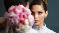 Tengku Nadira Adnan banyak mendapat ucapan selamat setelah dilamar. Congrats dir, komen Febby Rastanty. (Foto: dok Instagram)