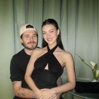 Nama Nicola Peltz tengah ramai dibicarakan setelah kabar perseteruannya dengan keluarga Beckham terus mencuat. Aktris berusia 30 tahun ini disebut-sebut penuh drama dan menjadi penyebab renggangnya hubungan antara suaminya, Brooklyn Beckham, dengan keluarga besarnya. Foto: dok. Instagram @nicolapeltzbeckham