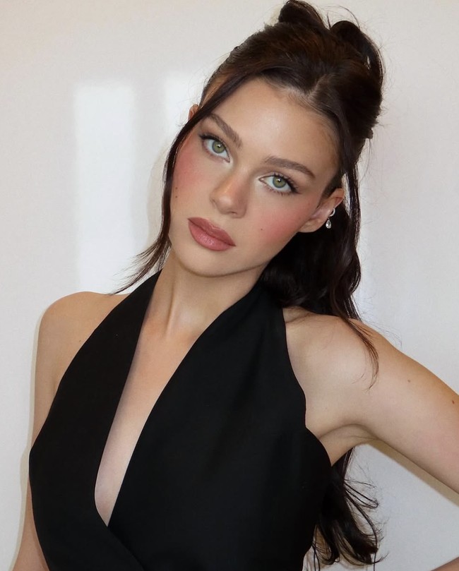 Teman-teman klan Beckham menuduh Nicola menghalangi Brooklyn datang ke acara keluarga dengan menciptakan drama, menyusul ketidakhadiran pasangan tersebut di ulang tahun ayahnya, David Beckham ke-50.  Foto: dok. Instagram @nicolapeltzbeckham