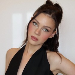 Drama Keluarga Beckham: Nicola Peltz Unfollow, Block-Hapus Postingan