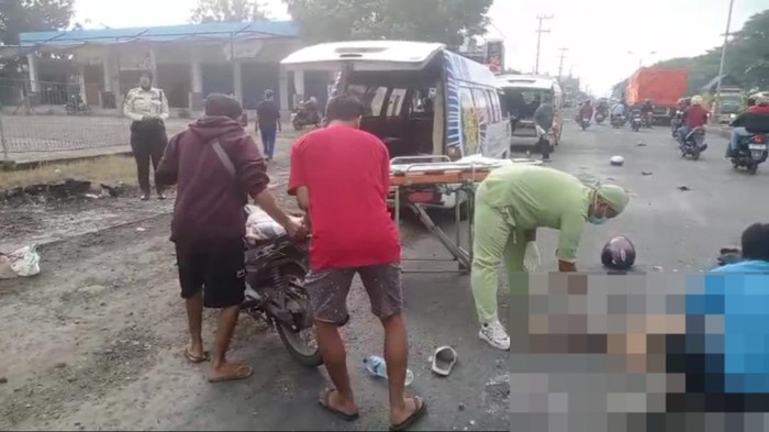 Pasutri tertabrak bus di Lamongan