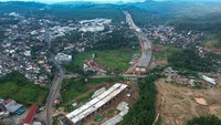 Proyek yang menjadi salah satu bagian dari Proyek Strategis Nasional (PSN) ini tampak terus dikebut. Pembangunan akses tol ini memiliki panjang sekitar 4,98 km dengan nilai investasi sebesar Rp1,67 triliun. Proyek ini dirancang untuk menghubungkan Tol Yogyakarta dengan wilayah Jawa Tengah, khususnya melalui Kabupaten Semarang, guna mendukung kelancaran arus transportasi dan memperkuat konektivitas antarwilayah.