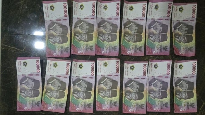 Penampakan uang palsu yang diedarkan 3 remaja di Kolaka.