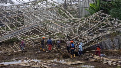 Pencarian Korban Longsor Lembang Masih Terkendala Cuaca