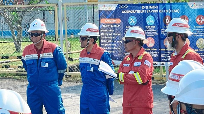 Pengecekan lapangan migas Akasia