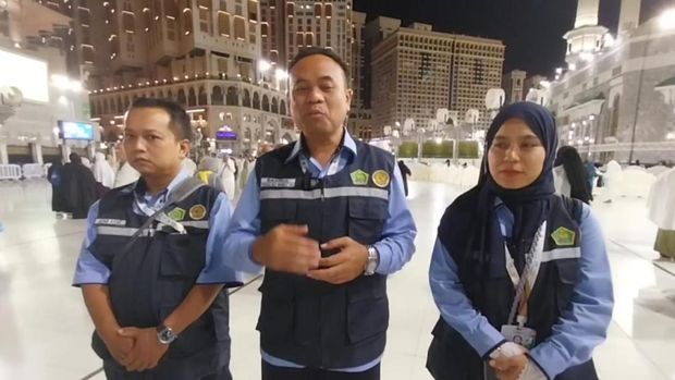 Petugas Penyelenggara Ibadah Haji (PPIH) di pos sektor khusus (Seksus) Masjidil Haram. (dok. Media Center Haji)