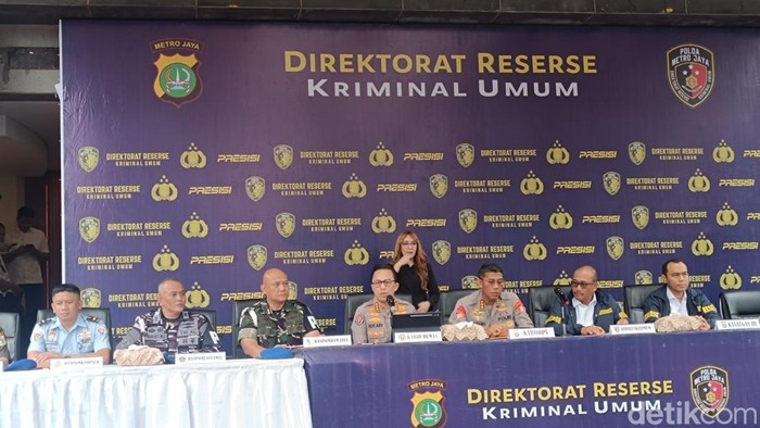 Polda Metro Jaya menggelar konferensi pers Operasi Berantas Jaya 2025.