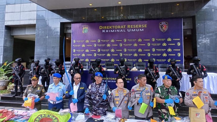 Polda Metro Jaya menggelar konferensi pers Operasi Berantas Jaya 2025.