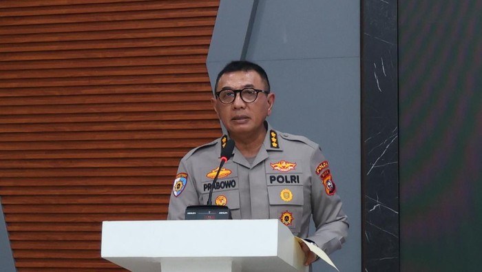 Polda Riau menggelar pelatihan public speaking bagi personel. Kegiatan ini dibuka oleh Irwasda Polda Riau Kombes Prabowo Santoso.
