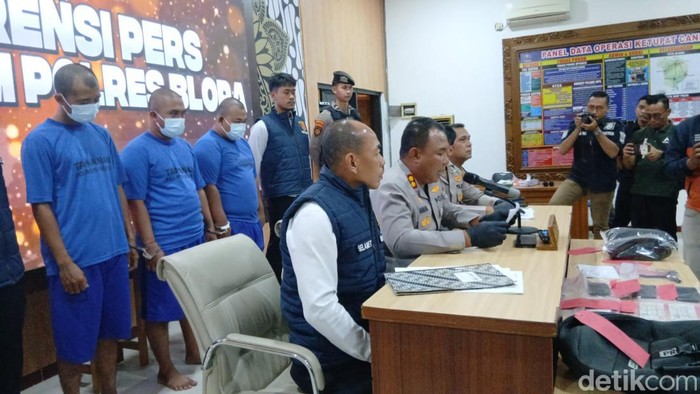 Polres Blora konferensi pers kasus maling motor, Senin (26/5/2025).