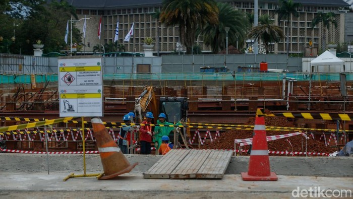 Menteri Koordinator Bidang Infrastruktur dan Pembangunan Kewilayahan Agus Harimurti Yudhoyono (AHY) hari ini, Senin (26/5/2025), meninjau proyek pembangunan MRT Jakarta. Dia melakukan peninjauan untuk pembangunan Stasiun Thamrin hingga Monas.