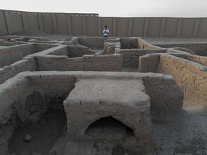 Potret Kota Kurcaci Berusia 5.000 Tahun yang Misterius di Iran