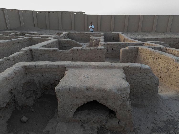 Potret Kota Kurcaci Berusia 5.000 Tahun yang Misterius di Iran