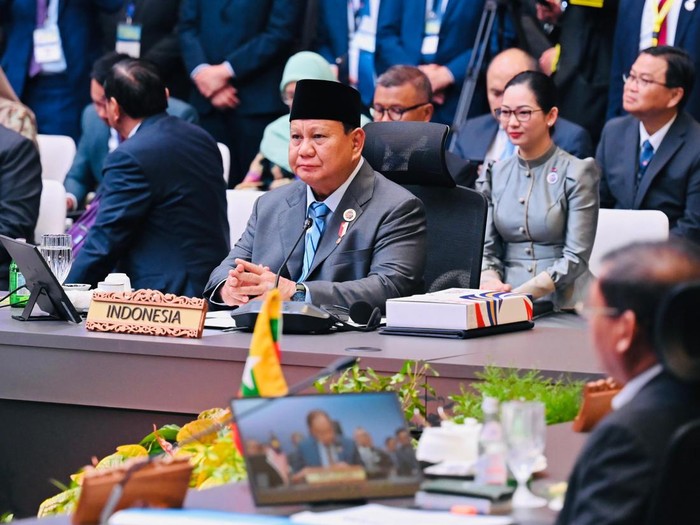 Presiden Prabowo Subianto mengikuti sesi pleno Konferensi Tingkat Tinggi (KTT) ke-46 ASEAN yang secara resmi dibuka oleh Perdana Menteri (PM) Malaysia Anwar Ibrahim selaku Ketua ASEAN tahun 2025.