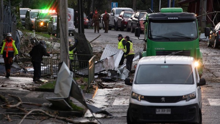 Debris lies on a street in the aftermath of a tornado, in Puerto Varas, Chile May 25, 2025. REUTERS/Gonzalo Cruz