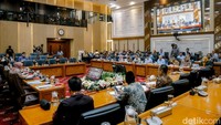 Namun, dengan adanya ketidaksiapan di sejumlah faskes, termasuk terkait penerapan 12 kriteria yang perlu dipenuhi, masa transisi penerapan diperpanjang hingga akhir Desember 2025.