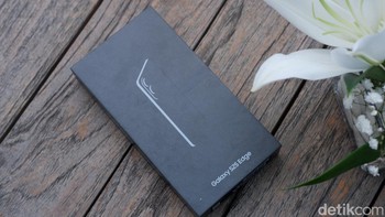 Ini kotak kemasan Samsung Galaxy S25 Edge. Foto: Adi Fida Rahman/detikINET