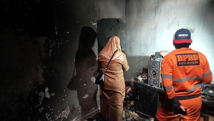 Satu unit rumah warga di Kelurahan Sindang Rasa, Bogor Timur, Kota Bogor, terbakar. (dok. BPBD Bogor)