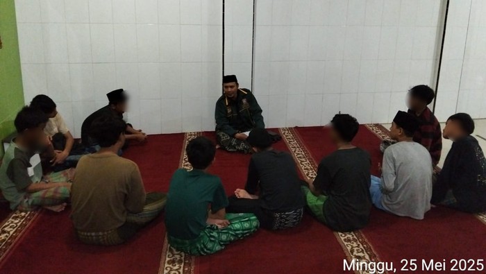 Sebanyak 10 remaja yang terlibat tawuran di Tambora, Jakbar masuk ke pesantren kilat.
