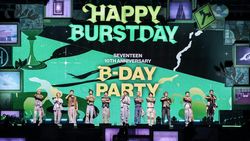 Foto-foto Perayaan Ultah Ke-10 Debut SEVENTEEN di Jamsil Bridge