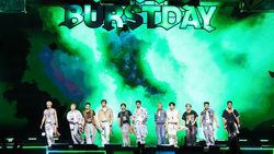 Foto-foto Perayaan Ultah Ke-10 Debut SEVENTEEN di Jamsil Bridge