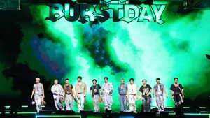 SEVENTEEN jadi grup K-Pop pertama yang berkolaborasi dengan Pemkot Seoul, menggelar konser di atas Sungai Han.