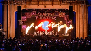 SEVENTEEN membawakan 12 lagu dalam acara B-DAY PARTY : BURST Stage @Jamsu Bridge.