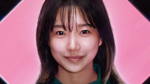 Jun Hee pemain 222 (Jo Yuri) adalah pacar Myung Gi yang sedang hamil dan masih berjuang sampai Squid Game season 3.