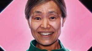 Meski sudah renta, Geum Ja pemain 149 (Kang Ae Shim) membuktikan dirinya masih bisa survive sampai akhir season 2.