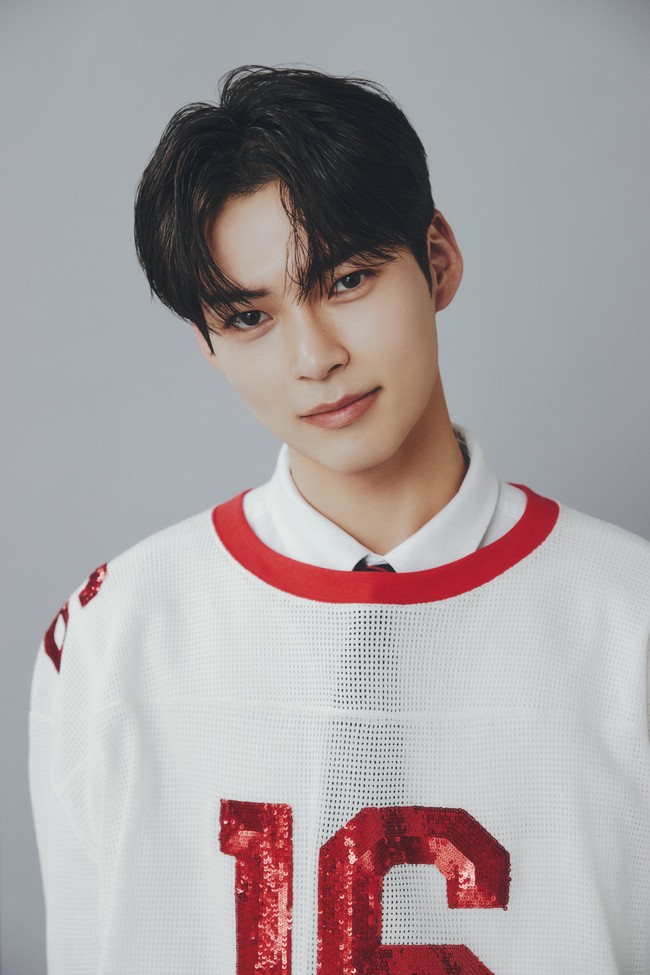 Satu lagi idol berzodiak Gemini yang memegang posisi leader dalam grupnya. Sung Hanbin ZEROBASEONE lahir pada 13 Juni 2001. Dia mengawali kariernya sebagai backup dancer untuk Wanna One dan BTS. Foto: Instagram