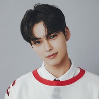 Satu lagi idol berzodiak Gemini yang memegang posisi leader dalam grupnya. Sung Hanbin ZEROBASEONE lahir pada 13 Juni 2001. Dia mengawali kariernya sebagai backup dancer untuk Wanna One dan BTS. Foto: Instagram