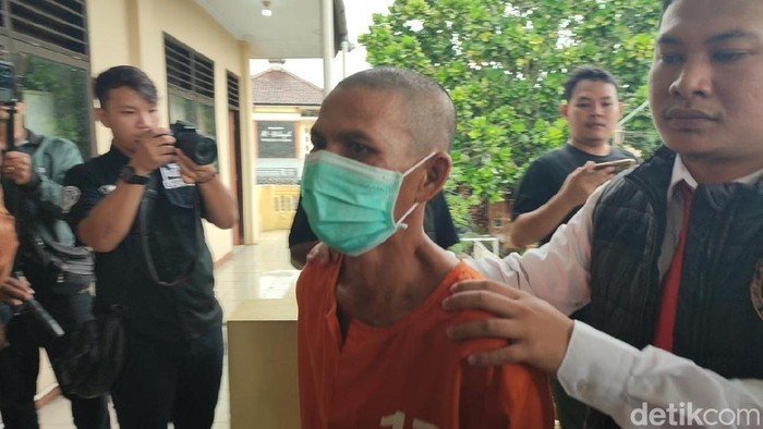 Tampang tersangka kasus cabul. Ayah di Ciamis tega mencabuli hingga menyetubuhi anak kandungnya sendiri yang masih di bawah umur.