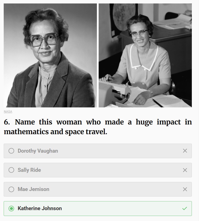 Tidak ada foto selebriti di sini, tapi ada deretan ilmuwan penting di dalamnya. Kalau kamu bisa menebak semuanya dengan benar, wah, wawasanmu luas.