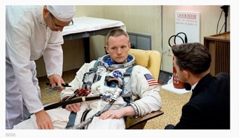 Tokoh ini astronaut yang mencatatkan sejarah penting di bidang antariksa. Foto:   