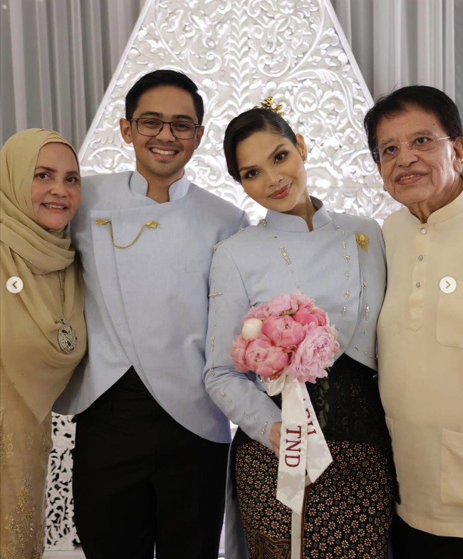 Penampilan Nadira semakin memukau dengan riasan wajah hasil tangan MUA Aditya Vagueskin. Dengan riasan natural glam, pesona kecantikan Nadira makin terpancar.  Foto: Instagram/@tengkunaddiraadn