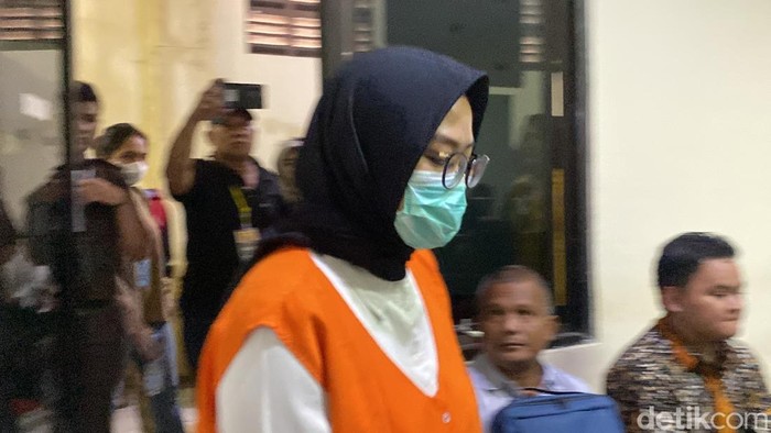Terdakwa kasus pemerasan di PPDS Undip, Zara Yupita Azra, di Pengadilan Negeri (PN) Semarang, Senin (26/5/2025).