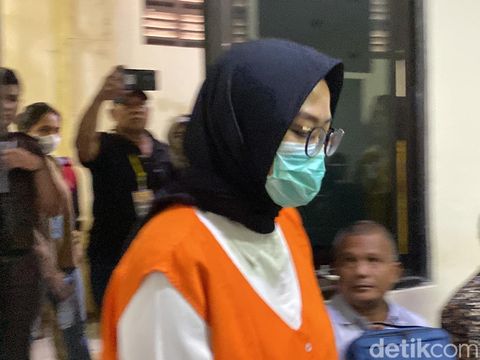 Terdakwa kasus pemerasan di PPDS Undip, Zara Yupita Azra, di Pengadilan Negeri (PN) Semarang, Senin (26/5/2025).