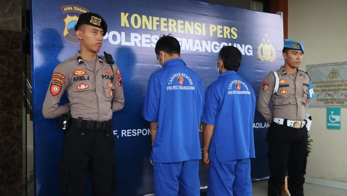 Terduga pelaku pemerasan yang diamankan Reskrim Polres Temanggung dalam konferensi pers, Senin (26/5/2025).