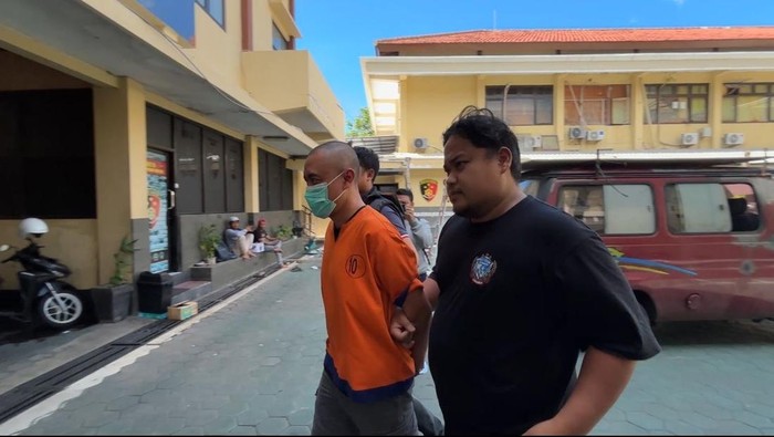 Tersangka saat di Mapolresta Banyuwangi