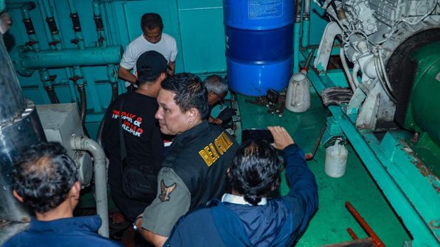 Tim gabungan dari BNN, Ditjen Bea dan Cukai bersama TNI AL menggagalkan upaya penyelundupan sabu sekitar 2 ton di Laut Karimun, Kepulauan Riau (dok BNN)
