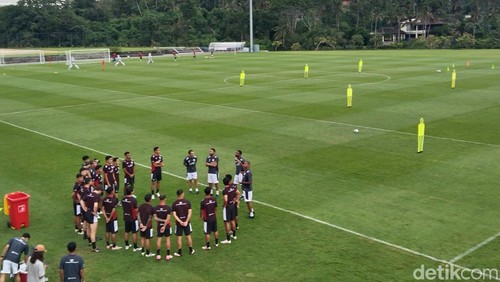 Timnas Indonesia menggelar pemusatan latihan menjelang Ronde Ketiga Kualifikasi Piala Dunia 2026 di Bali United Training Center, Pantai Purnama, Gianyar, Bali, Senin (26/5/2025). (Foto: Krisna Pradipta/detikBali)