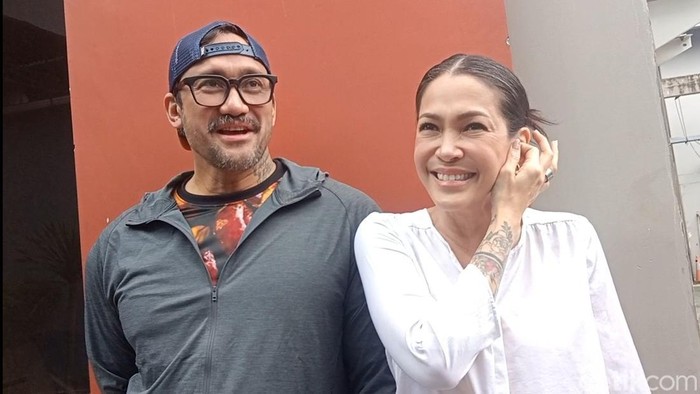 Tora Sudiro dan Mieke Amalia saat ditemui di kawasan Transmedia.