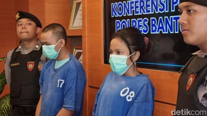 Dua sejoli pelaku Tindak Pidana Perdagangan Orang (TPPO) dalam jumpa pers di Mapolres Bantul, Senin (26/5/2025).