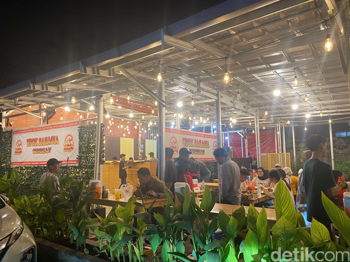 Uduk Bahagia Uduk Bahagia, tempat makan nasi uduk di Tendean