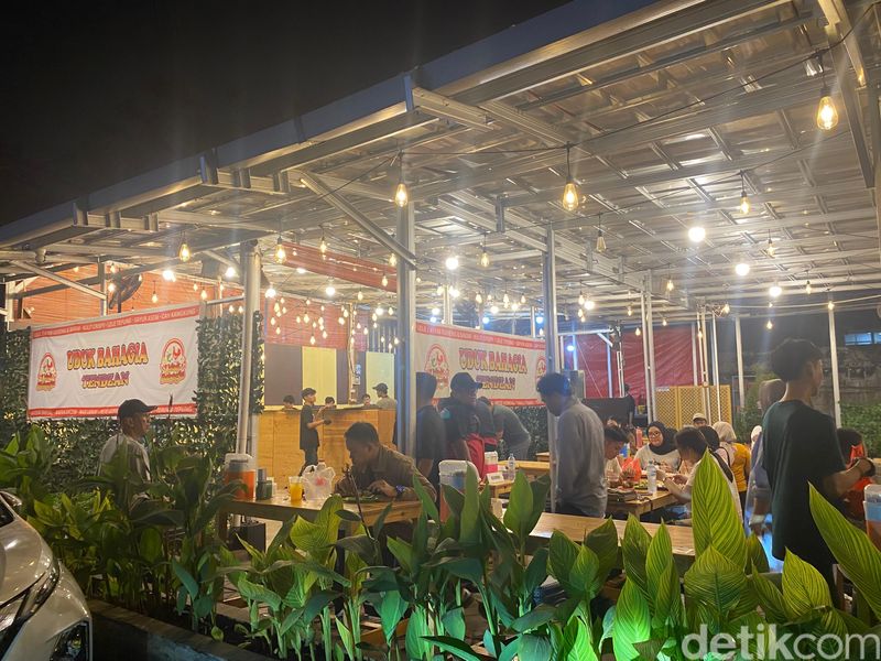 Uduk Bahagia, tempat makan nasi uduk di Tendean